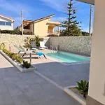 Priziusa Nyaraló *